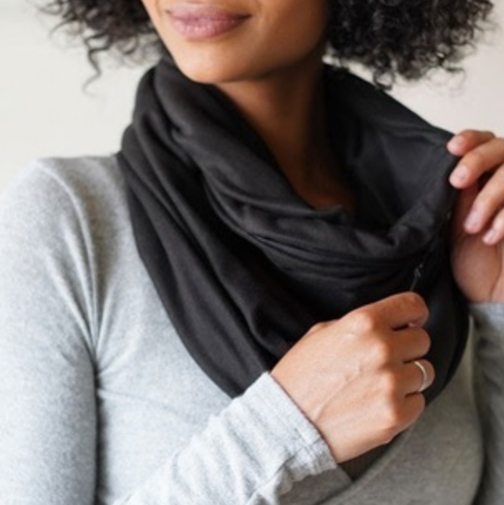 Beyond Yoga Black Pocket Infinity Scarf One Size Fits Most NWT